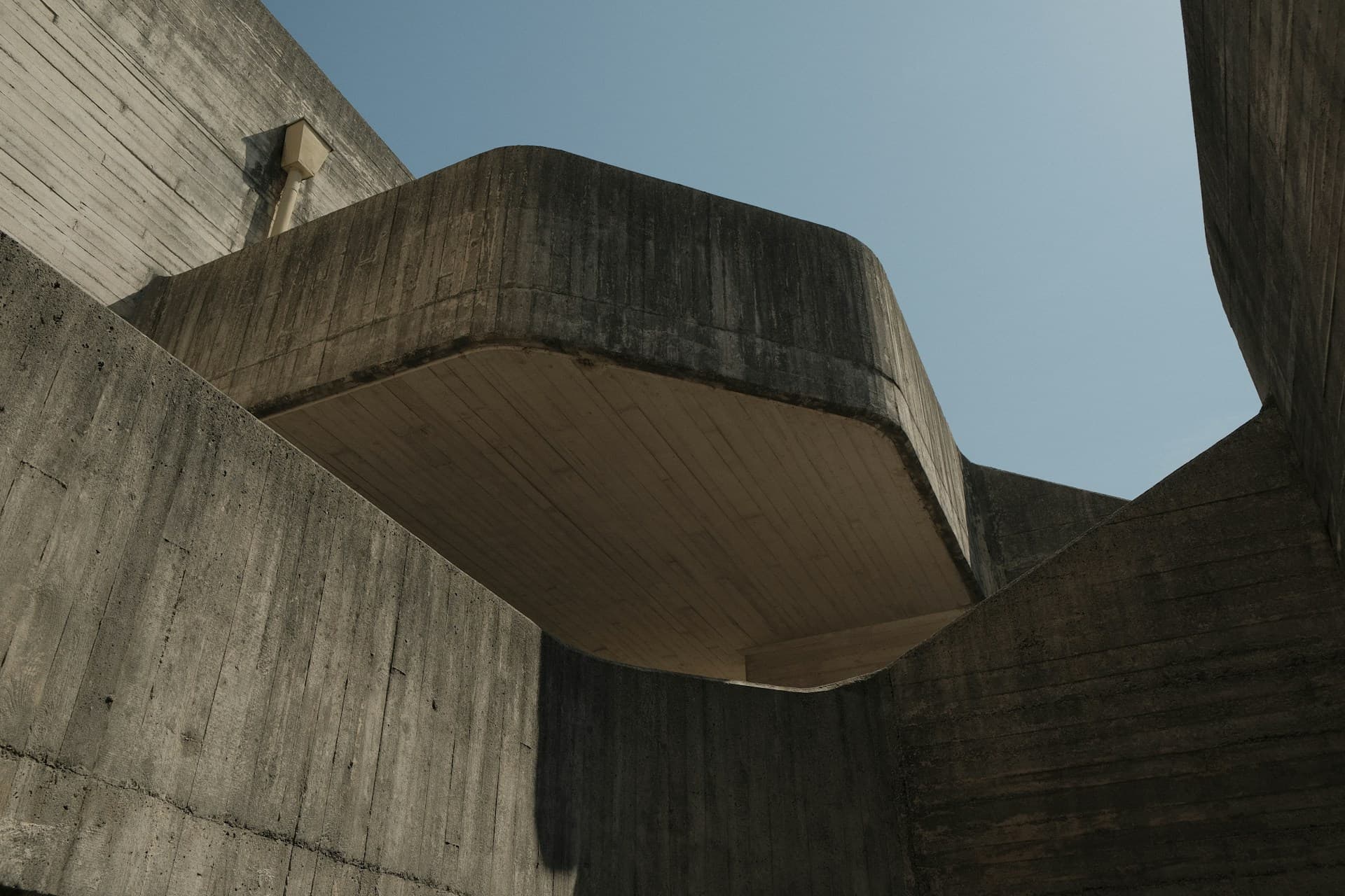 The Concrete Gallery - A sculptural enclosure for art, pause and encounter.